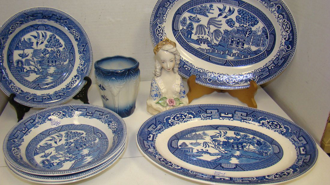 VARIOUS BLUE WILLOW DISHES-FLOW BLUE CUP & MORE (1 of 10)