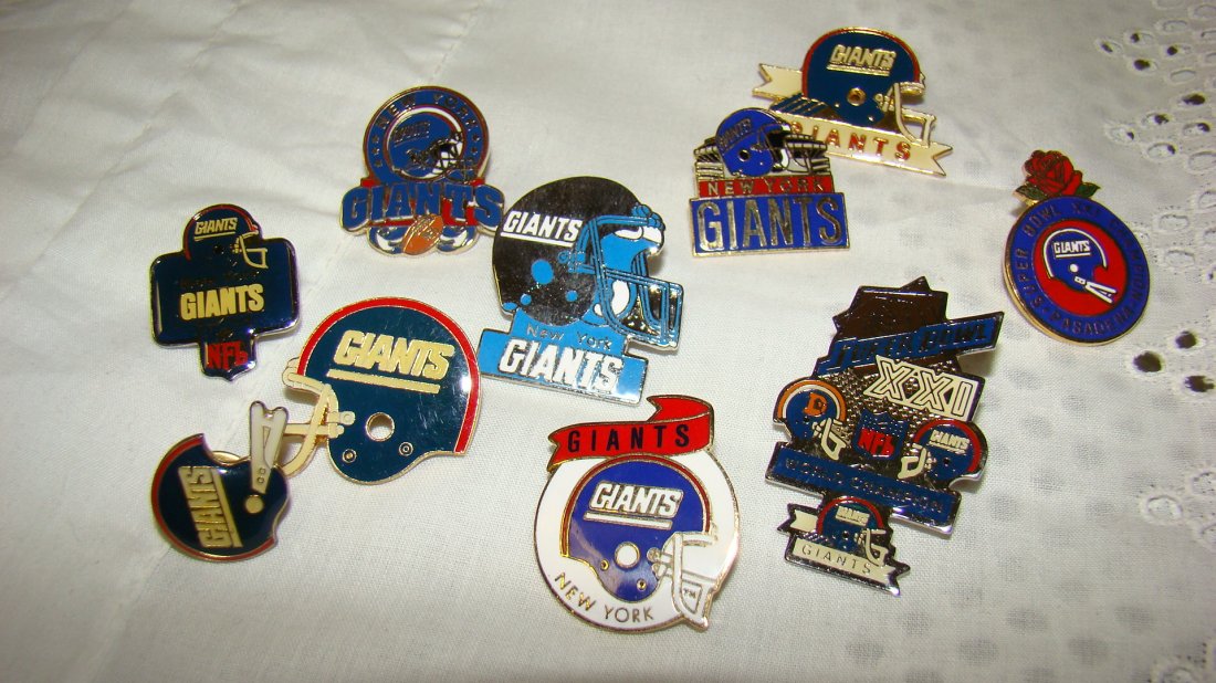 10 NY GIANTS NFL PINS (1 of 3)