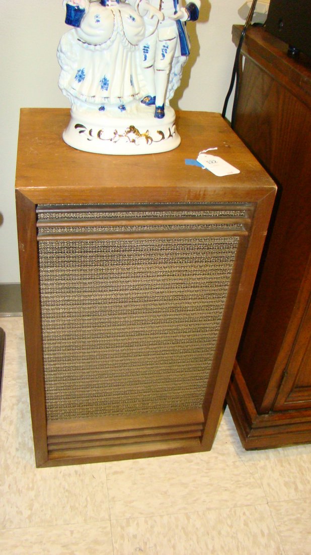 TALL PAIR OF VINTAGE STEREO SPEAKERS (1 of 10)