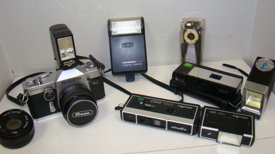 BOX OF VARIOUS OLDER CAMERA ACCESSORIES (1 of 10)