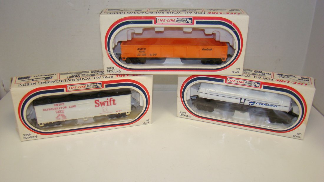 3 NIB LIFE-LIKE HO SCALE TRAINS (1 of 5)