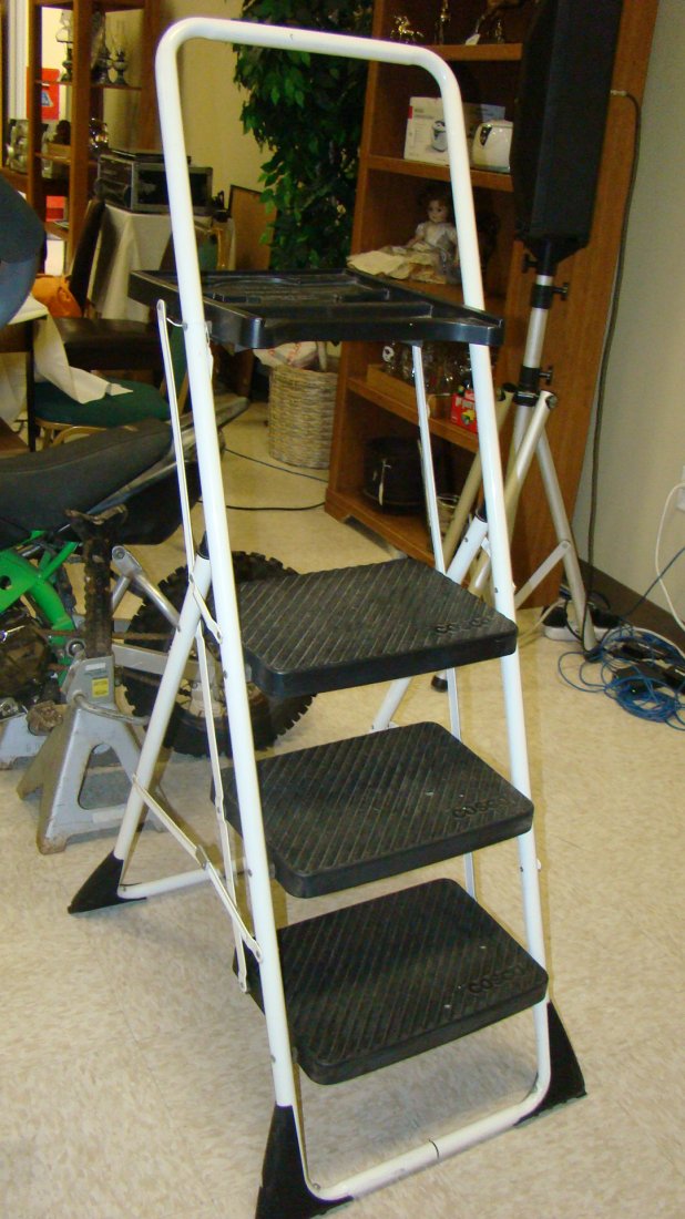 COSCO STEP LADDER (1 of 1)