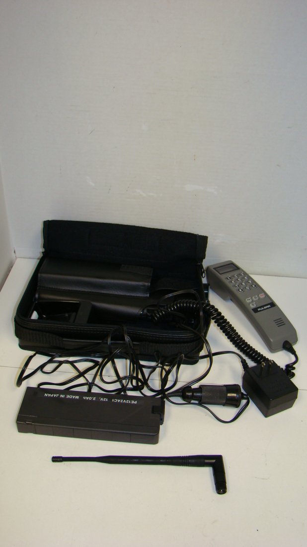 VTG PULSAR MOBILE PHONE & CARRY CASE (1 of 6)