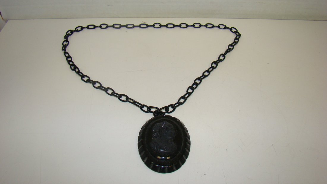 VTG CARVED BLACK BAKELITE CAMEO NECKLACE (1 of 6)