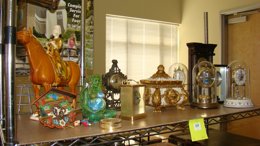 SHELF LOT - CLOCKS AND DECORATOR ITEMS (1 of 3)
