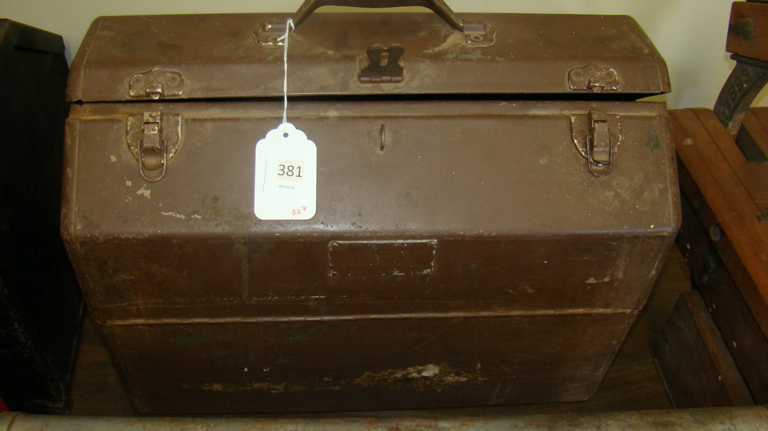 LG BROWN PAINTED METAL TOOL BOX: OLDER USED PAINTED BROWN METAL TOOL BOX - OPENS AT TOP AND INSIDE TRAYS FOLD OUT - INSIDE IS A HEAVY METAL CHAIN AND A FEW HAND TOOLS - BUYER RESPONSIBLE FOR MAKING SHIPPING ARRANGEMENTS