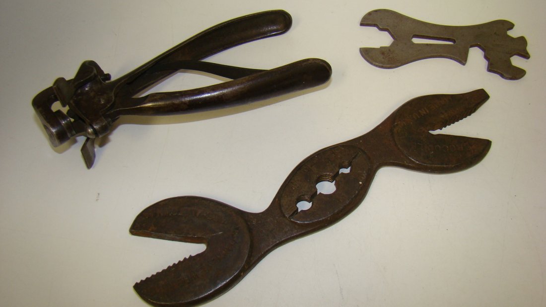 3 VINTAGE TOOLS: 3 VINTAGE TOOLS - HAWKEYE CROCODILE WRENCH - GENERIC WRENCH AND A DISSTON & SONS MONARCH SAW SET (TO RESET TEETH ON SAWS)