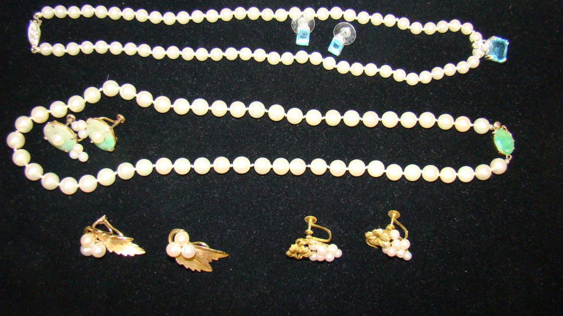 VARIOUS PEARL AND GOLD NECKLACE & EARRINGS (1 of 8)