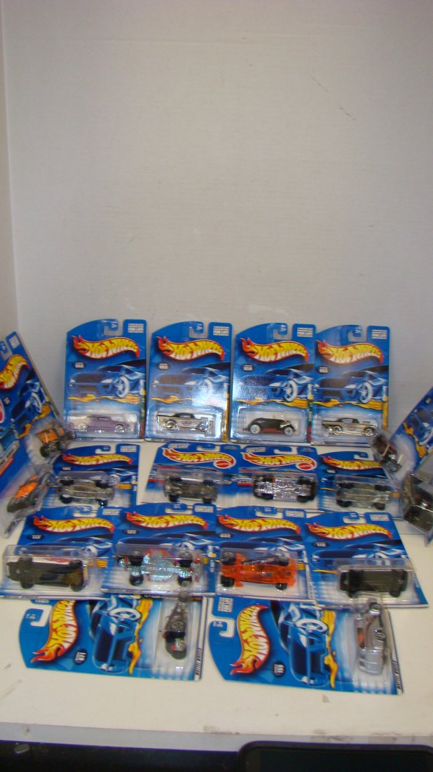 18 NIB HOT WHEELS CARS (1 of 10)