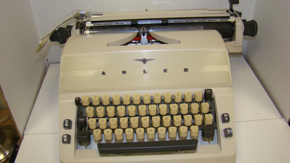 VINTAGE ADLER SPECIAL MANUAL TYPEWRITER