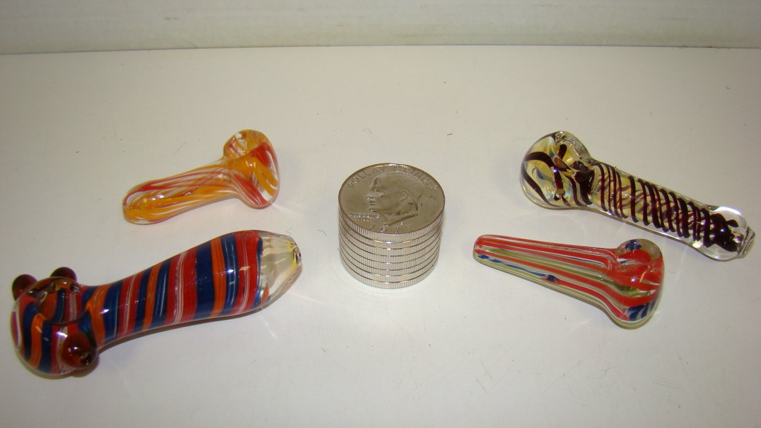 4 NEW ART GLASS SMOKING PIPES & A GRINDER (1 of 6)