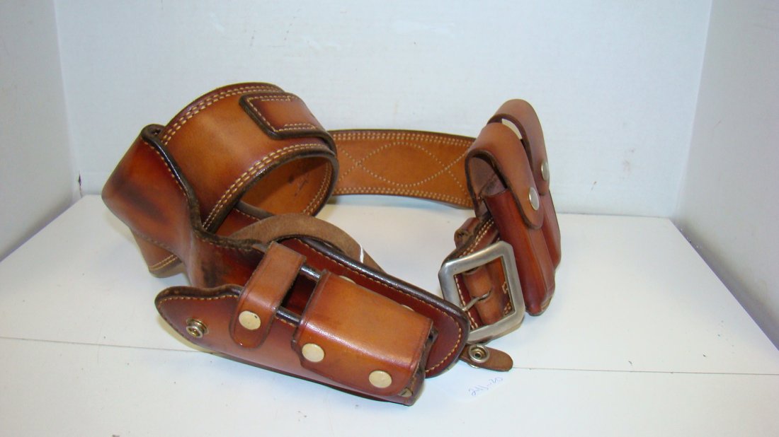 ALSONSO'S LEATHER HOLSTER BELT W/ KNIFE HOLDER (1 of 6)