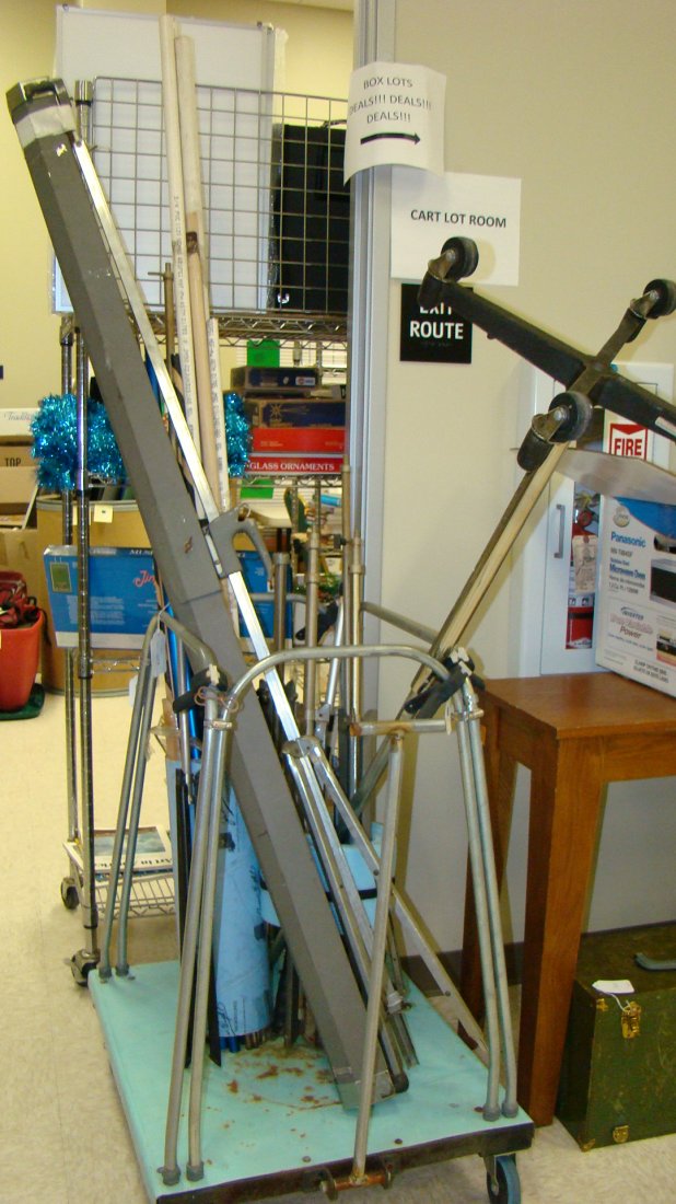 VARIOUS LIGHTING STANDS AND SCREENS (1 of 1)