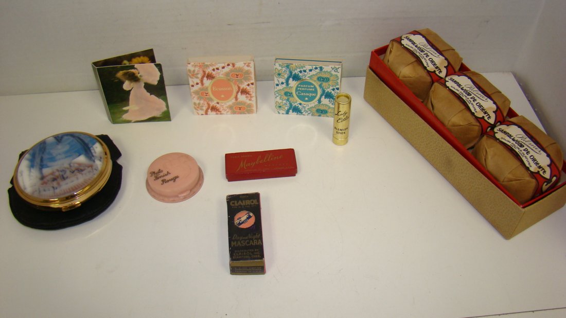 8 NOS COSMETICS & PERFUME SAMPLES: 8 NEW/OLD STOCK COSMETICS AND PERFUME SAMPLES INCLUDING: 3 PALMER SANDALWOOD SOAPS - BRASS COMPACT - PINK PLASTIC PHOTO FINISH ROUGE COMPACT - MAYBELLINE CREAM MASCARA - NO BRUSH - LADY ESTHER BLEMISH