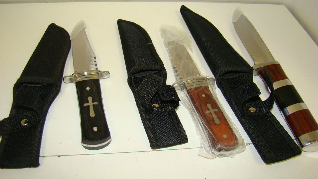 3 ''NEW'' DEFENDER EXTREME KNIVES (1 of 3)