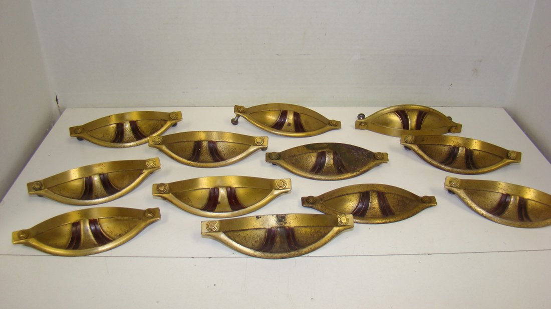 12 VTG DECO METAL DRAWER PULLS (1 of 4)