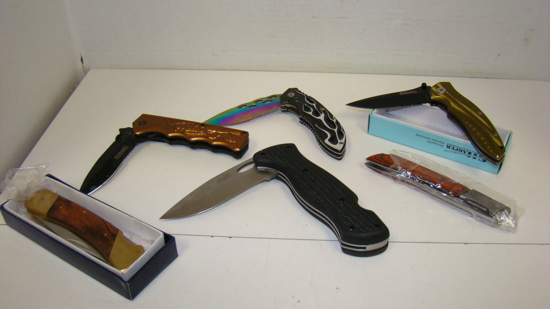 6 LIKE NEW COLLECTOR KNIVES: 6 LIKE NEW COLLECTOR KNIVES - SHARPS 5'' - BLACK AND BRONZE COLOR HANDLE - THE BONE EDGE #7524 4'' TACTICAL TEAM DEFENCE FOLDING KNIFE - SHARPER 5'' STAINLESS STEEL FOLDING KNIFE WOOD HANDLE - SHARPER
