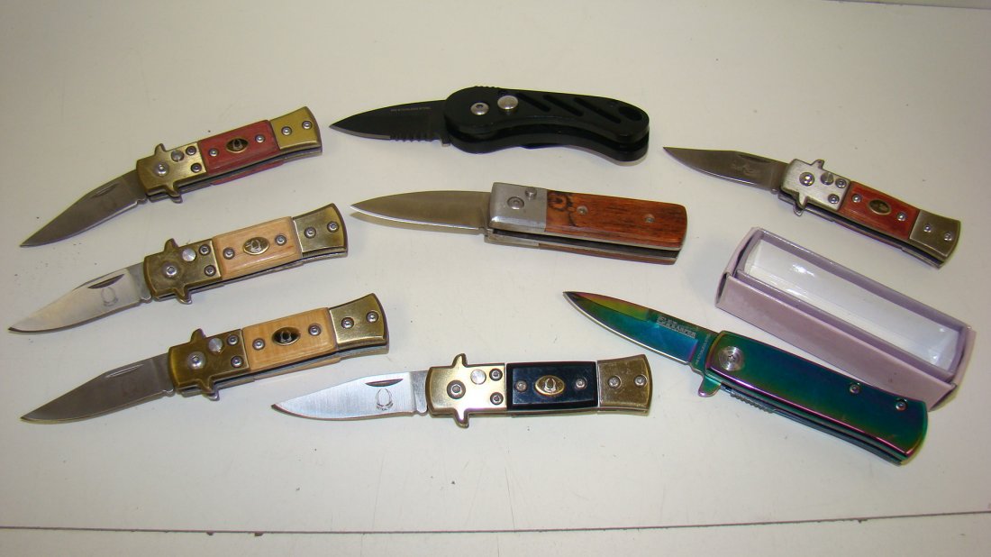 8 LIKE NEW SMALL POCKET KNIVES (1 of 4)