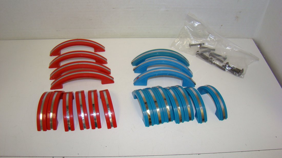 10 BLUE PLASTIC & 10 RED PLASTIC & CHROME HANDLES: 10 RED PLASTIC WITH CHROME CENTER DRAWER PULLS - (4) 4.25'' AND (6) 3'' PULLS - 10 BLUE PLASTIC WITH CHROME CENTER PULLS - (3) 4.25'' AND (7) 3'' - WITH HARDWARE