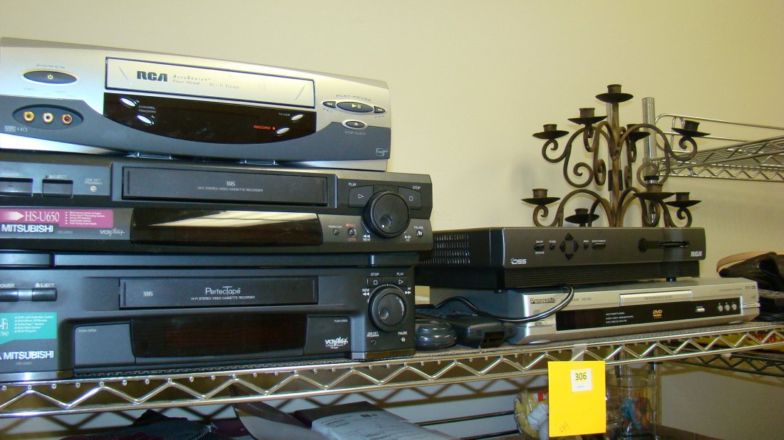 SL RCS,MITSUBISHI & PANASONIC VCR & DVD PLAYERS: RCA 4-HEAD VHS VCR - NOT TESTED - NO REMOTE - MITSUBISHI HS-U650 VHS VCR WITH REMOTE - NOT TESTED - MITSUBISHI HS-U560 VHS VCR WITH REMOTE - NOT TESTED - RCA DSS SATELLITE TV BOX AND A PANASONIC DVD-S