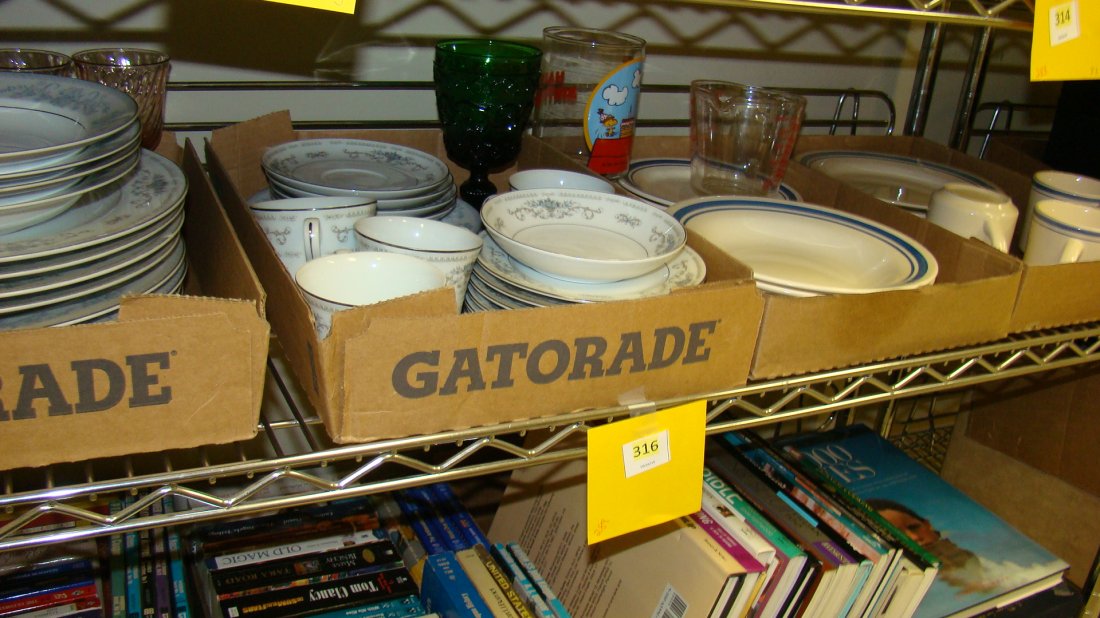 2 BOXES W/ 31 PCS OF CHINA ''DIANE'' (1 of 3)