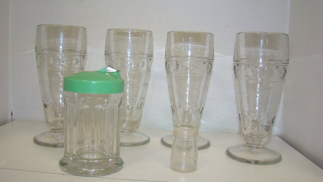 (4) 7.75'' VTG ICE CREAM SODA GLASSES, ETC (1 of 6)