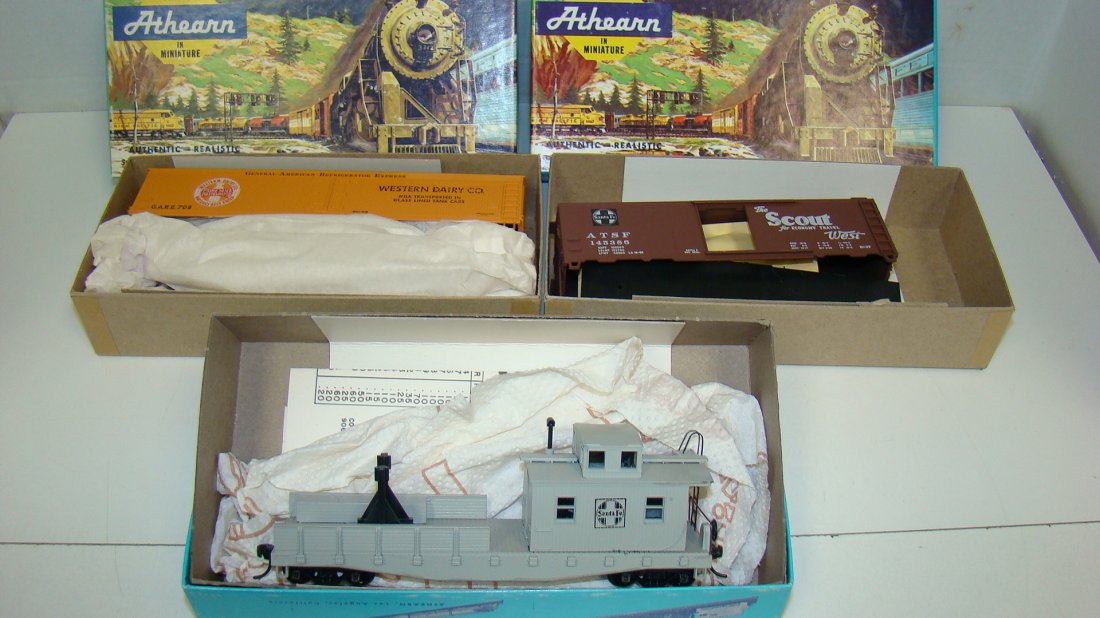 3 NIB ATHEARN HO TRAIN MODELS (1 of 8)