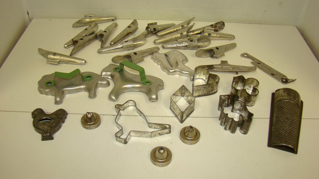 VARIOUS VTG CAKE DECORATING TIPS-METAL MOLD ETC (1 of 6)