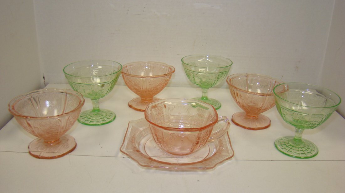 8 PCS GREEN & PINK DEPRESSION GLASS (1 of 3)