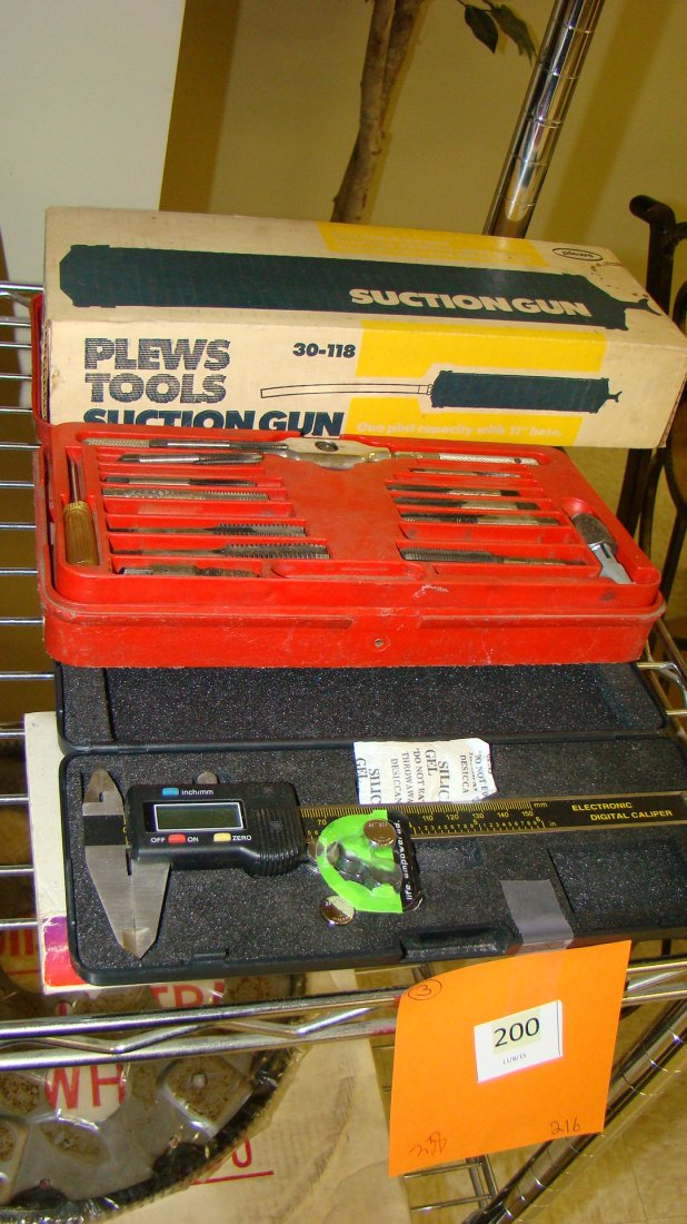 CEN-TECH CALIPER-SUCTION GUN & THREADING SET: CEN-TECH ELECTRONIC DIGITAL CALIPER IN CASE - BOLT THREADING TAP AND DIES SET AND A PLEWS TOOLS 30-118 SUCTION GUN IN BOX