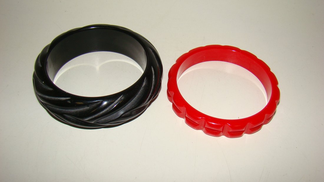 RED BAKLITE BRACELET & BELIEVED TO BE BLK BAKELITE (1 of 6)