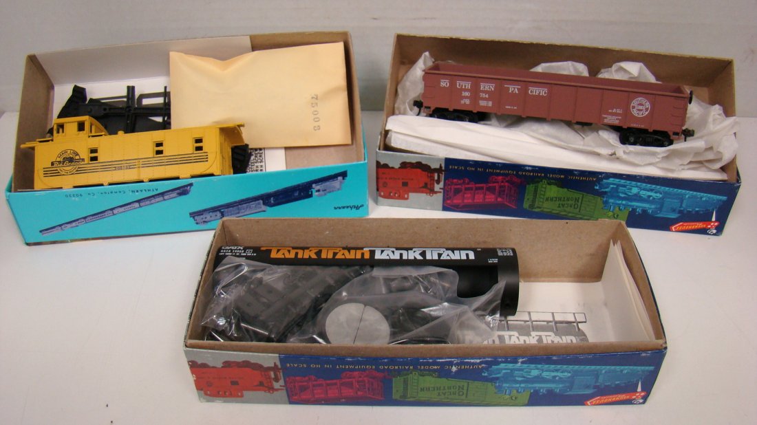 2 ROUNDHOUSE HO TRAINS & ATHERNS TRAIN (1 of 8)