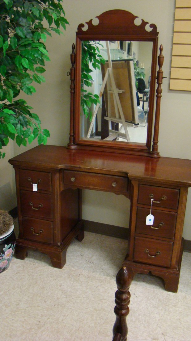 VTG MAHOGANY VANITY WITH SWING MIRROR (1 of 6)