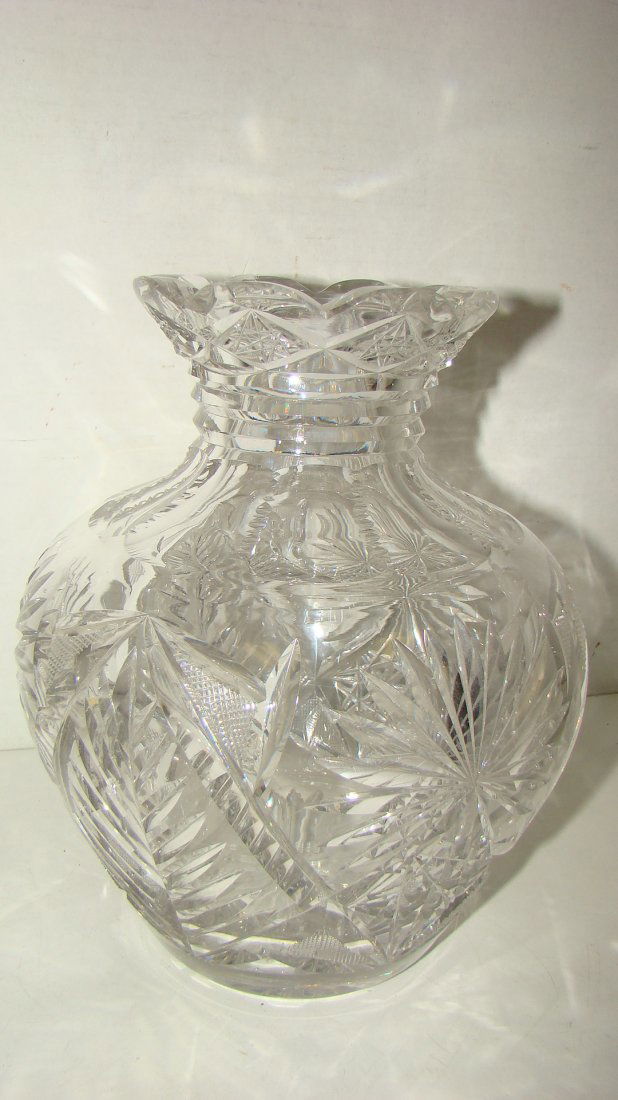 9.5'' HEAVY CUT CRYSTAL VASE (1 of 4)