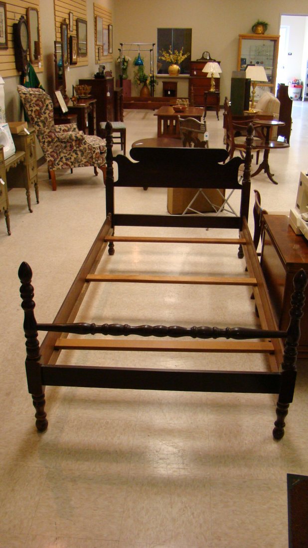 VTG TWIN SIZE SHORT POSTER BED: VINTAGE TWIN SIZE WALNUT COLOR SHORT POSTER HEAD AND FOOT BOARDS - WOOD SIDE RAILS AND SLATS - SOME FINISH LOSS ON ENDS OTHERWISE IN GOOD CONDITION - BUYER RESPONSIBLE FOR MAKING SHIPPING ARRANGEMENTS