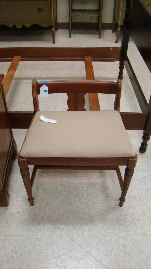 VTG WOOD FRAME VANITY SEAT (1 of 4)