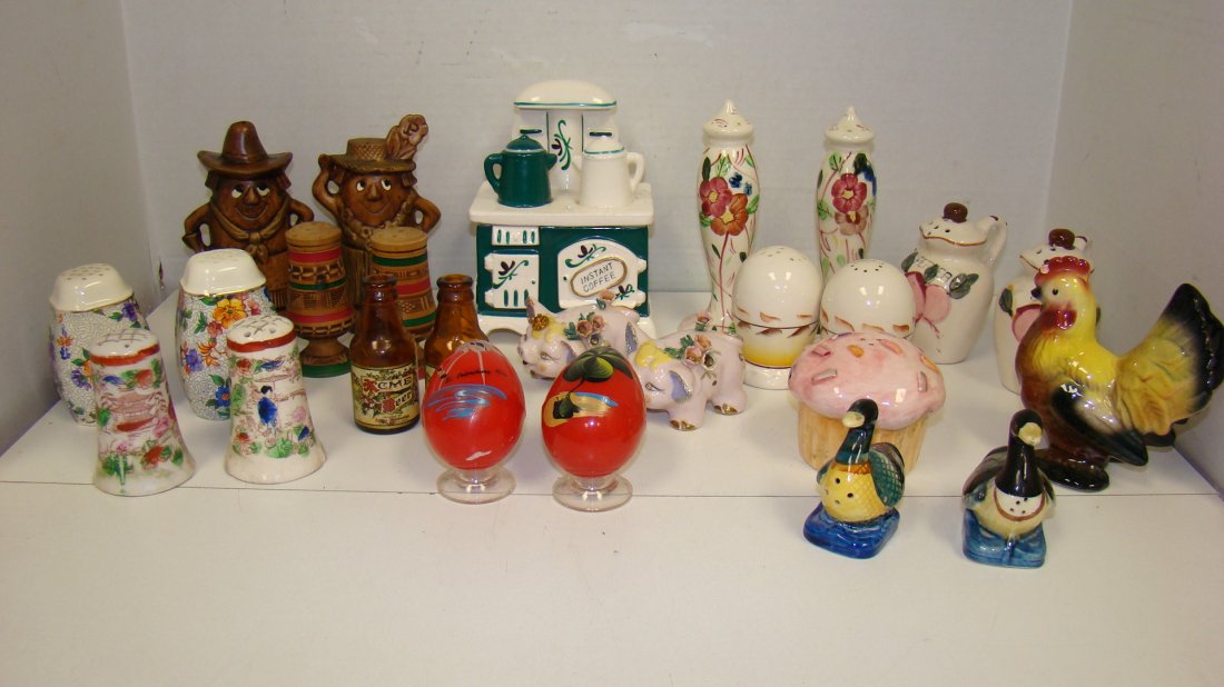 10 PRS VTG SALT & PEPPER SHAKERS (1 of 7)