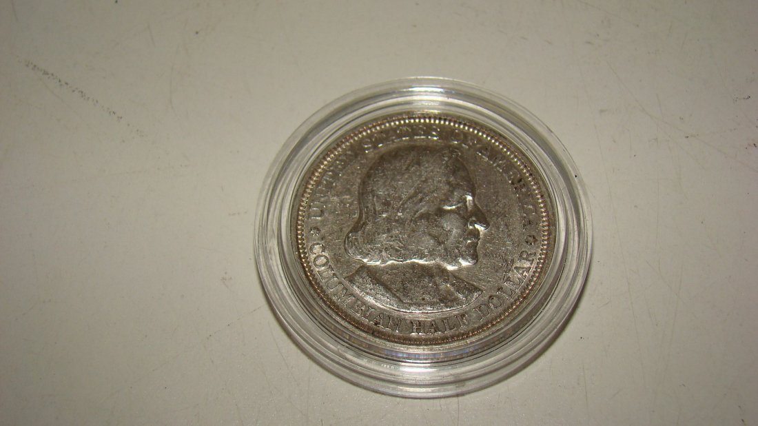 1893 US COLUMBIAN EXPO HALF DOLLAR (1 of 2)