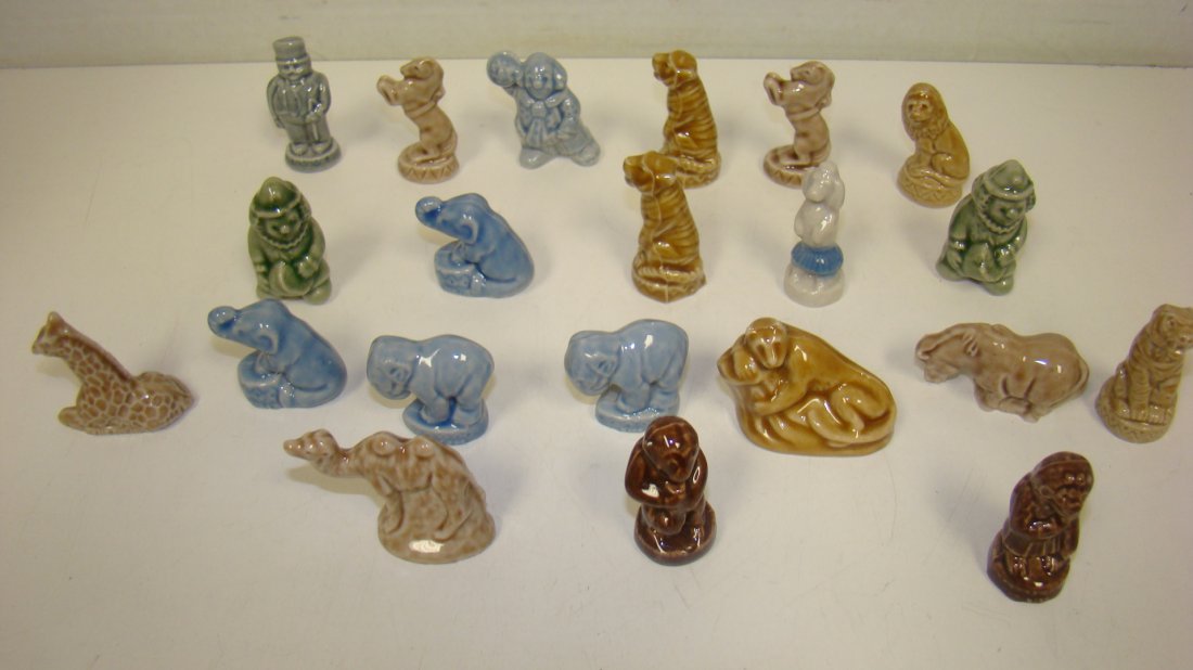 21 VARIOUS CIRCUS WADE ANIMALS: 21 VARIOUS CIRCUS ''WADE'' ANIMALS - RING MASTER - PRANCING HORSE - CLOWNS - TIGERS - ELEPHANTS - GIRAFFE - MONKIES AND MORE