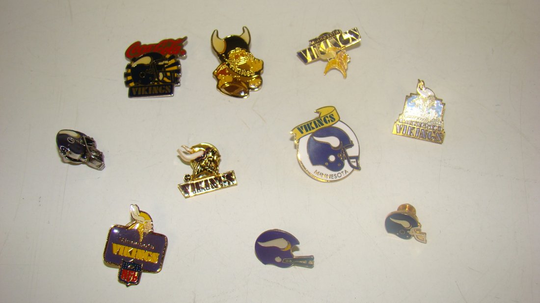 10 VARIOUS NFL MINNESOTA VIKINGS PINS: 10 VARIOUS NFL MINNESOTA VIKINGS LAPEL PINS - 4 HELMET PINS - COCA-COLA PIN - ANIMATED PLAYER PIN - AND 4 OTHER VIKING PINS