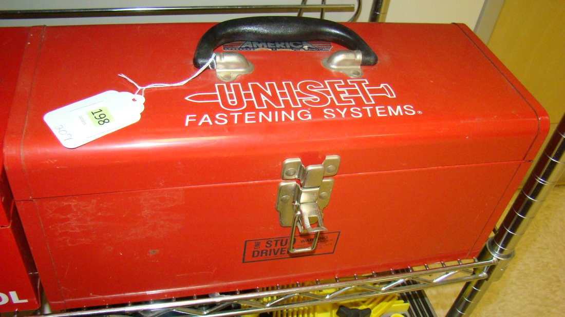 JAMERCO JT-100 POWER FASTENER: JAMERCO JT-100 POWER FASTENING TOOL - VARIOUS BOXES OF POWER LOADS - UNISET FASTENING SYSTEMS RED METAL CASE - APPEARS TO BE I N GOOD CONDITION