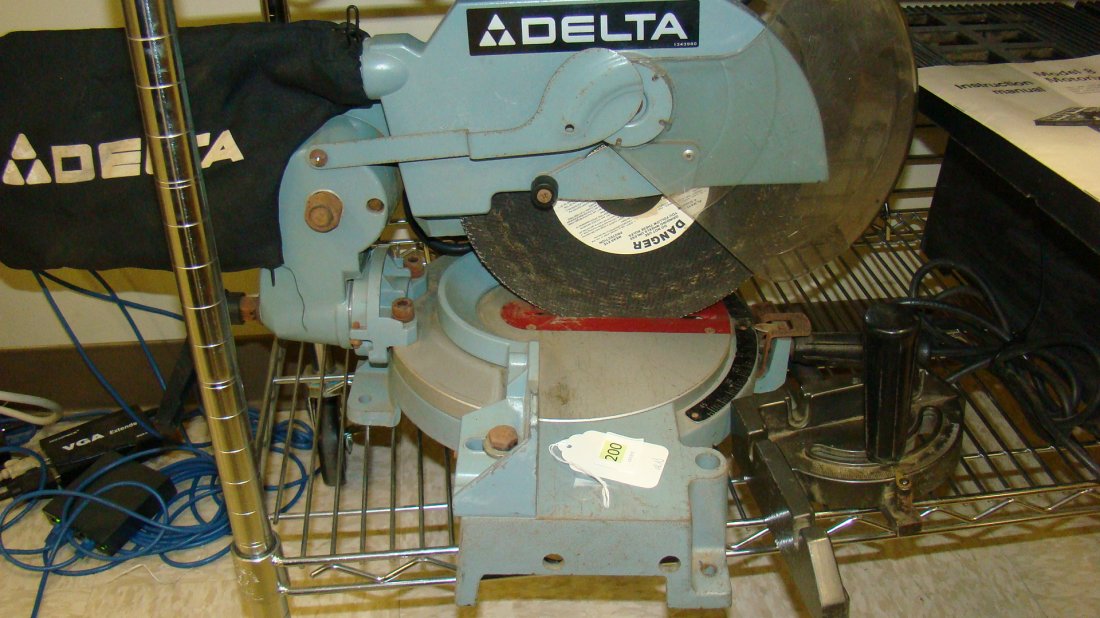 DELTA MITER SAW 10': DELTA ELECTRIC MITER SAW - 10'' - WORKS - BUYER RESPONSIBLE FOR MAKING SHIPPING ARRANGEMENTS