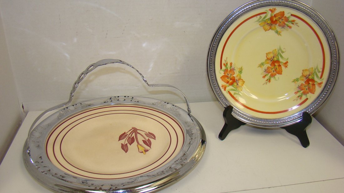 2 LEIGH & FARBER CHROME FRAMED PLATE & TRAY: 2 VINTAGE LEIGH AND FARBER - POTTERY PLATES IN CHROME HOLDERS - 11'' DIAMETER LEIGH POTTERIES PLATE IN A PIERCED CHROME HOLDER BY FARBER WITH HANDLE AND A 8.5'' POTTERY PLATE SURROUNDED BY A CHROME FA