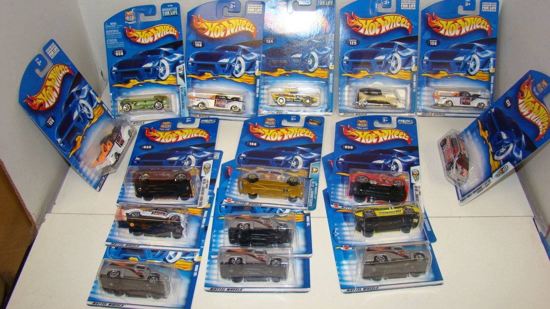 16 VARIOUS 2001 & 2003 NIB HOT WHEELS: 16 VARIOUS NIB 2001 AND 2003 HOT WHEELS COLLECTOR CARS - 4 #155 - 4 #156 - 2003 - NO. 50, 156, 035, 039, 058, 134 AND 125