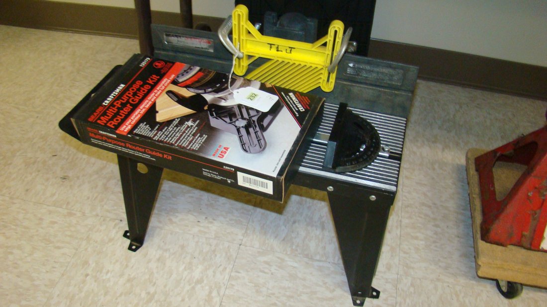 CRAFTSMAN ROUTER TABLE & GUIDE KIT: CRAFTSMAN ROUTER TABLE - 225479 - NIB CRAFTSMAN MULTI-PURPOSE ROUTER GUIDE KIT - BUYER RESPONSIBLE FOR MAKING SHIPPING ARRANGEMENTS
