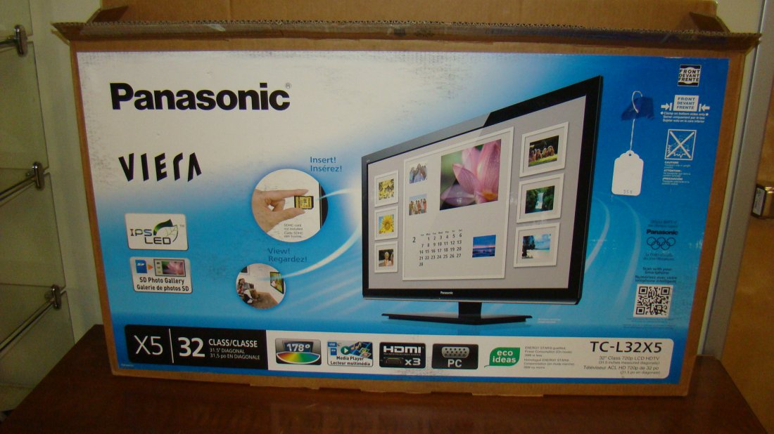 NIB PANASONIC VIERA 32'' FLAT PANEL TV (1 of 3)