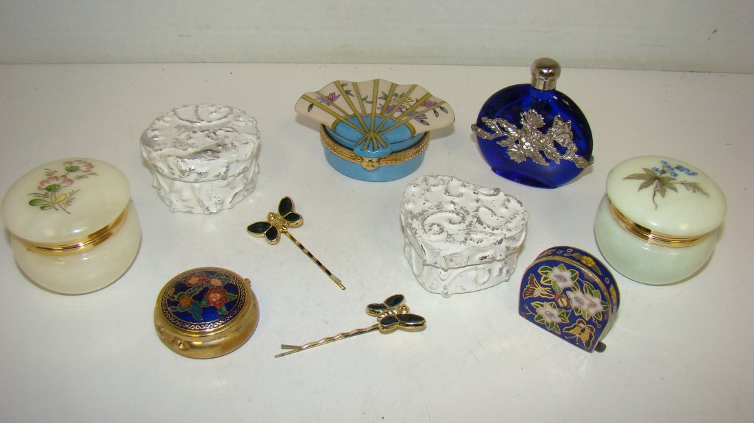 VARIOUS DRESSER ITEMS (1 of 6)