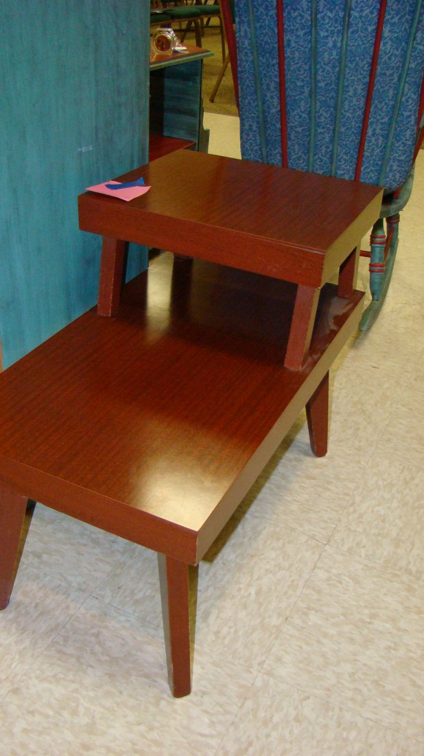 VINTAGE MAHOGANY COLOR STEP END TABLE (1 of 4)