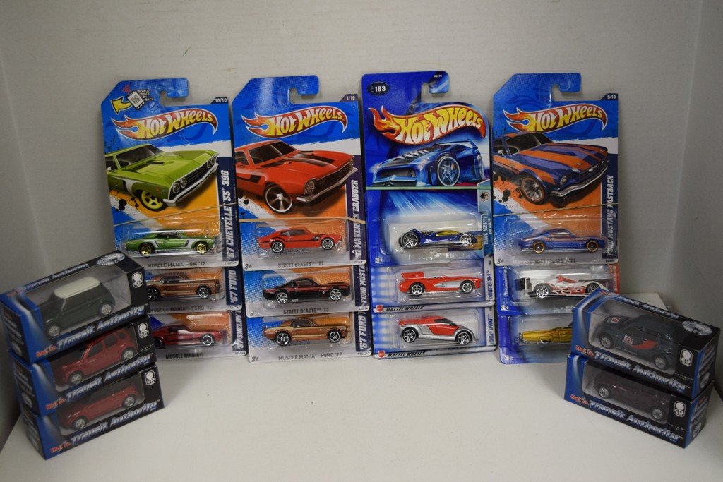 17 NIB HOT WHEELS & MAISTO DIE-CAST CARS (1 of 8)