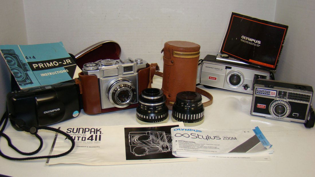 4 VINTAGE CAMERAS AND A LENS (1 of 6)